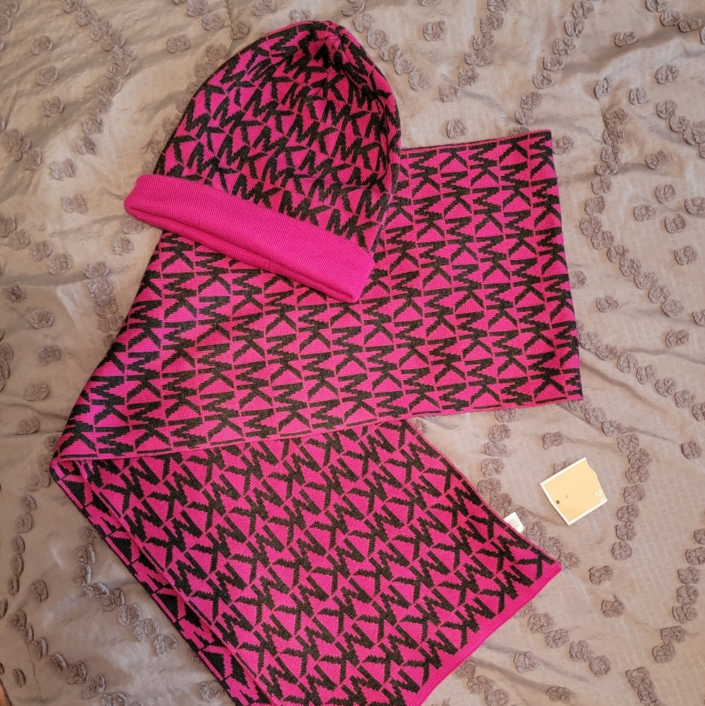 Michael Kors MK scarf and beanie hat set Nwt